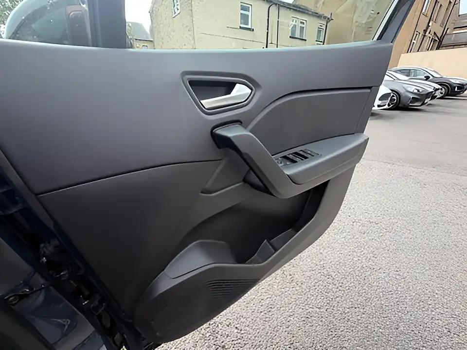 Used 2005 Renault Captur Iconic Edition Blue - Interior and Exterior details 17