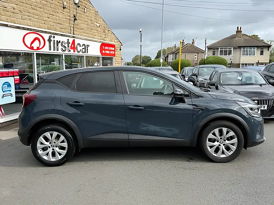 Used 2005 Renault Captur Iconic Edition Blue - Interior and Exterior details 7