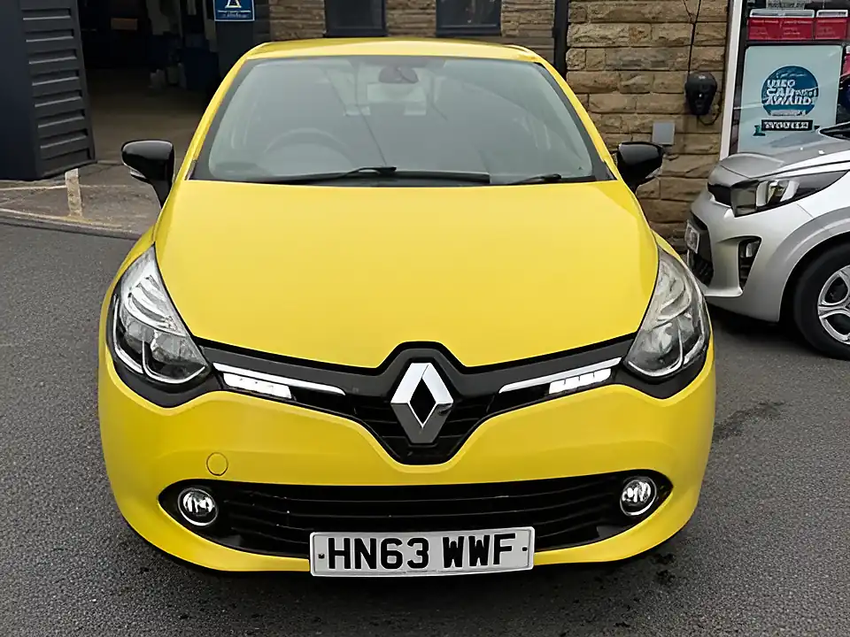 Used 2005 Renault Clio Dynamique Medianav Yellow - Interior and Exterior details 2