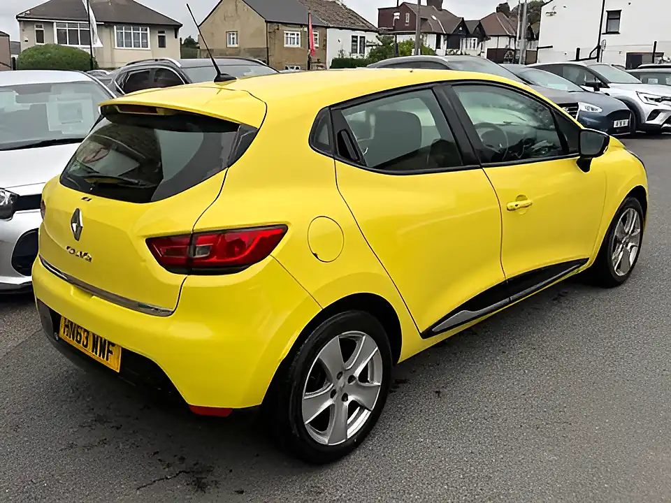 Used 2005 Renault Clio Dynamique Medianav Yellow - Interior and Exterior details 4