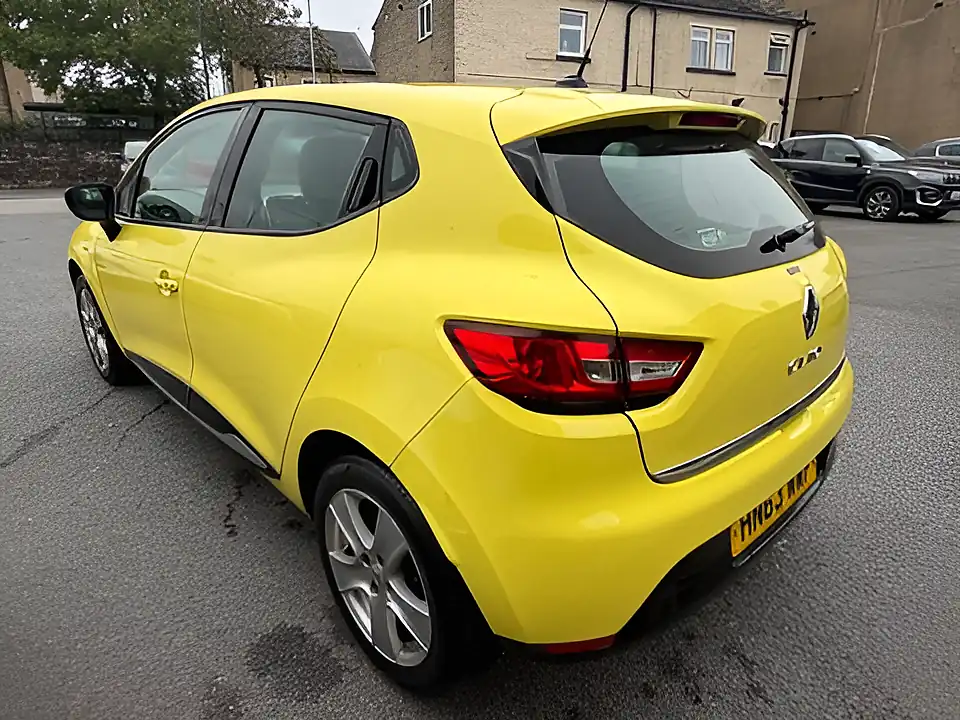 Used 2005 Renault Clio Dynamique Medianav Yellow - Interior and Exterior details 6