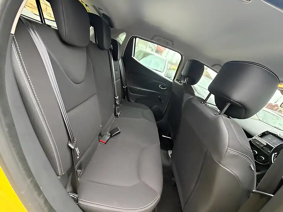 Used 2005 Renault Clio Dynamique Medianav Yellow - Interior and Exterior details 9