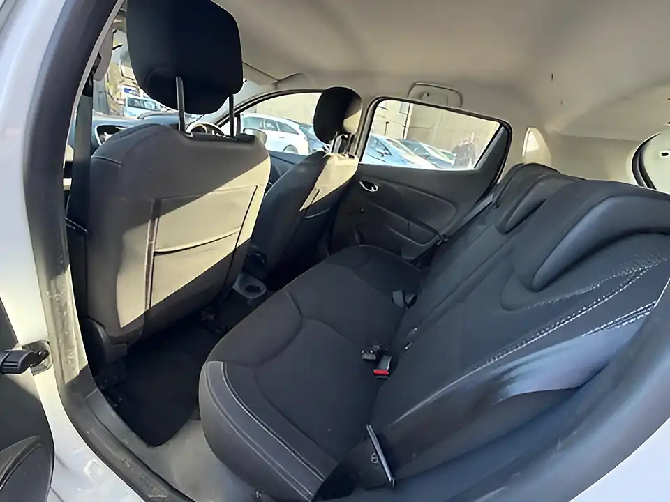 Used 2005 Renault Clio Dynamique Nav White - Interior and Exterior details 10