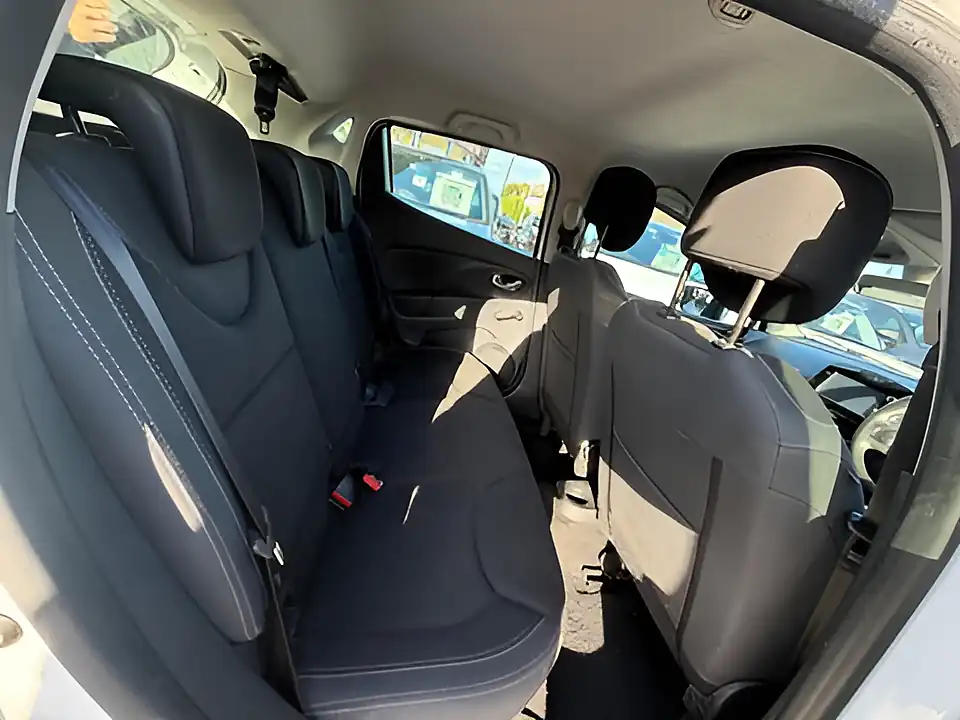Used 2005 Renault Clio Dynamique Nav White - Interior and Exterior details 11
