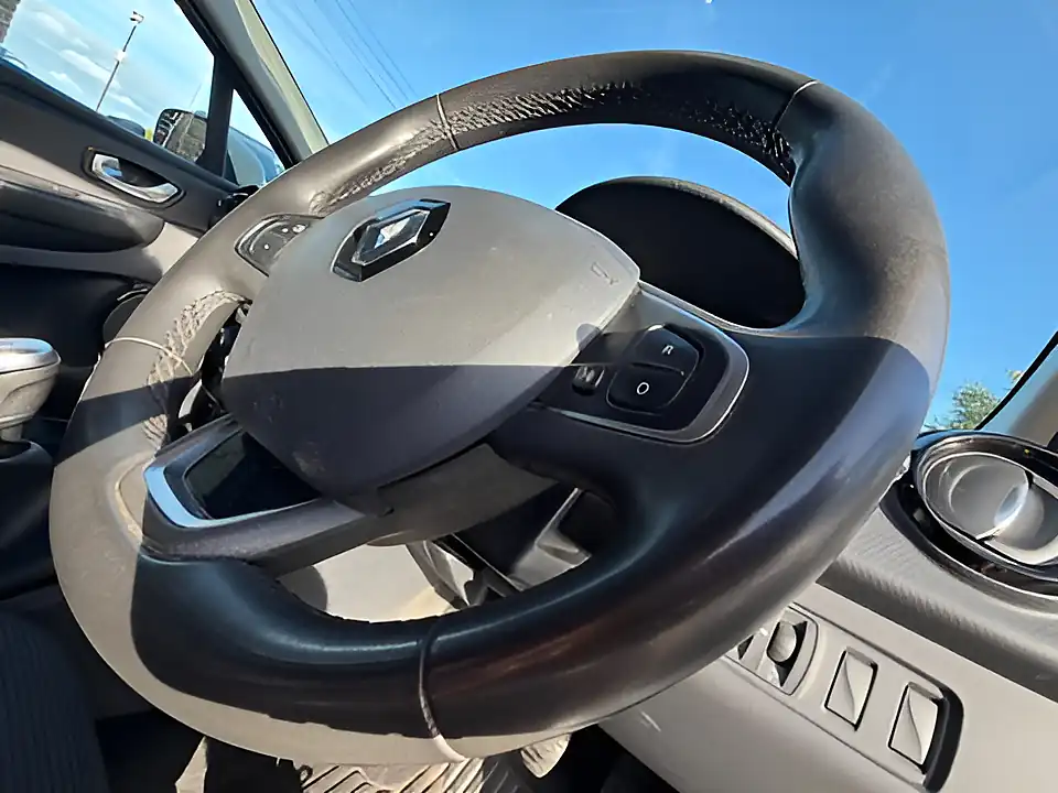 Used 2005 Renault Clio Dynamique Nav White - Interior and Exterior details 14