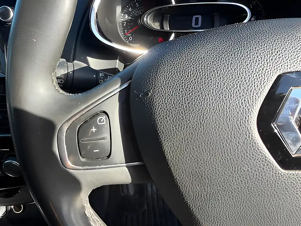 Used 2005 Renault Clio Dynamique Nav White - Interior and Exterior details 15