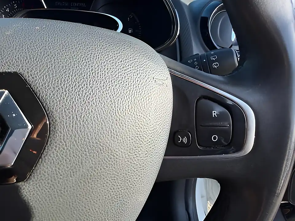 Used 2005 Renault Clio Dynamique Nav White - Interior and Exterior details 16