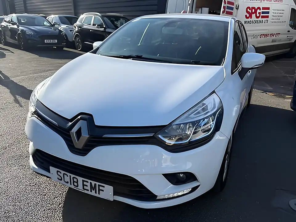 Used 2005 Renault Clio Dynamique Nav White - Interior and Exterior details 3