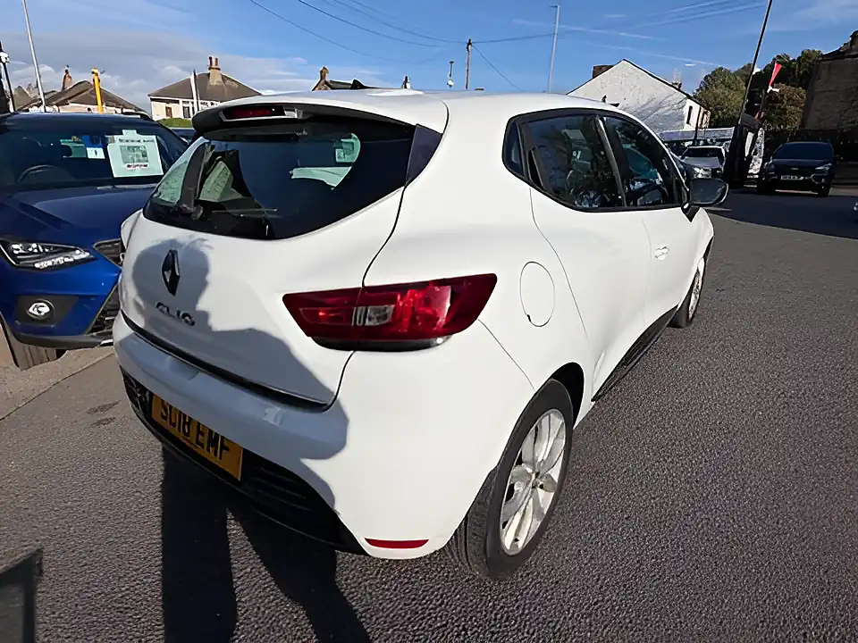 Used 2005 Renault Clio Dynamique Nav White - Interior and Exterior details 4