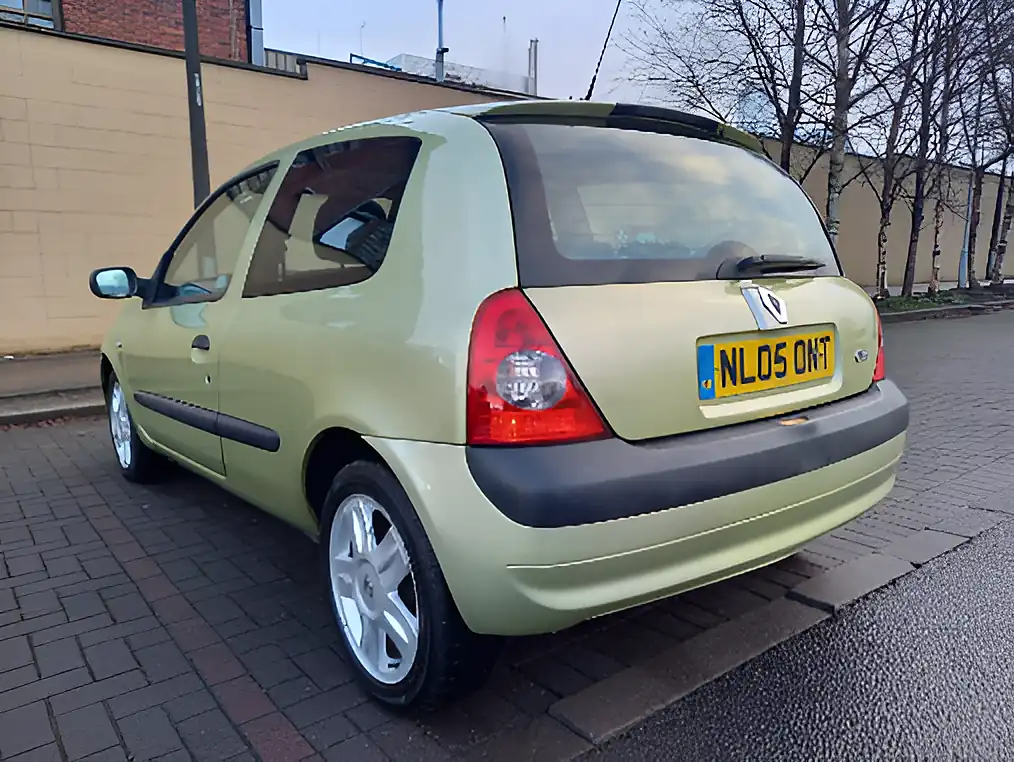 Used 2005 Renault Clio Yellow/Green Metallic - Interior and Exterior details 2