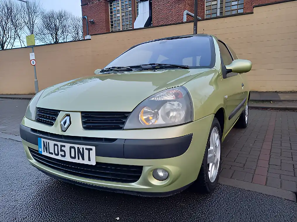 Used 2005 Renault Clio Yellow/Green Metallic - Interior and Exterior details 4