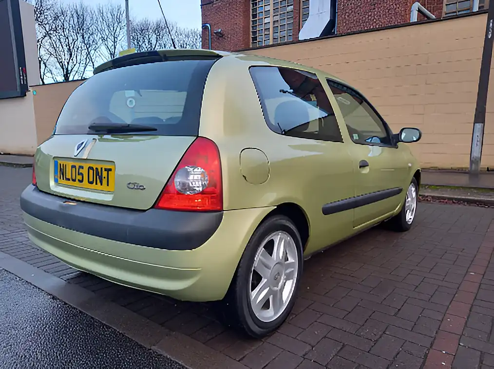 Used 2005 Renault Clio Yellow/Green Metallic - Interior and Exterior details 5