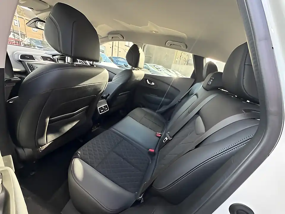 Used 2005 Renault Kadjar Iconic White - Interior and Exterior details 10