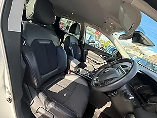 Used 2005 Renault Kadjar Iconic White - Interior and Exterior details 12