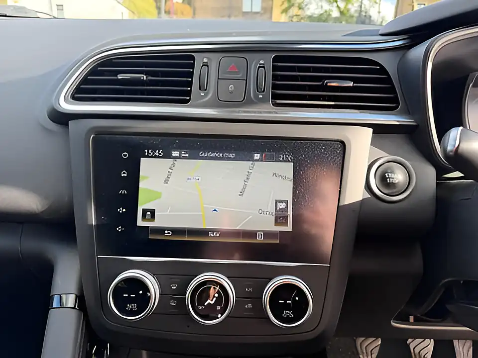 Used 2005 Renault Kadjar Iconic White - Interior and Exterior details 13