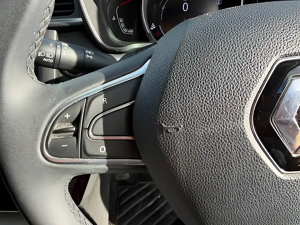 Used 2005 Renault Kadjar Iconic White - Interior and Exterior details 14