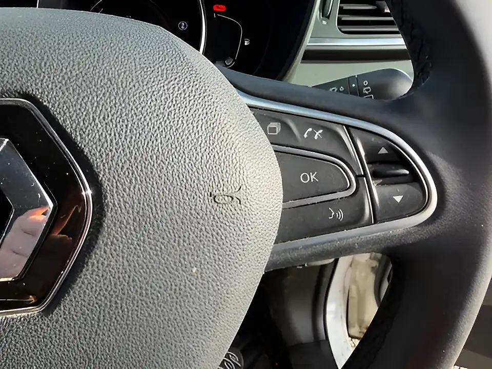 Used 2005 Renault Kadjar Iconic White - Interior and Exterior details 15