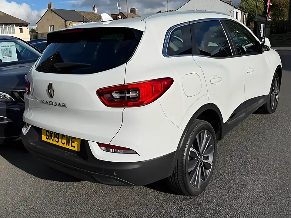 Used 2005 Renault Kadjar Iconic White - Interior and Exterior details 4