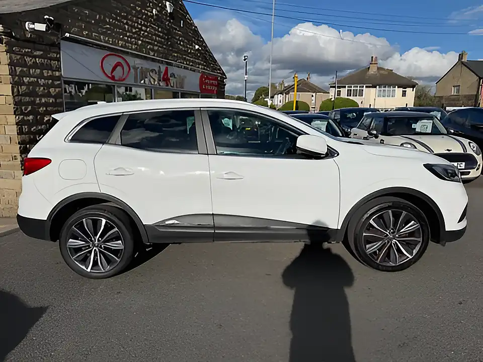 Used 2005 Renault Kadjar Iconic White - Interior and Exterior details 7