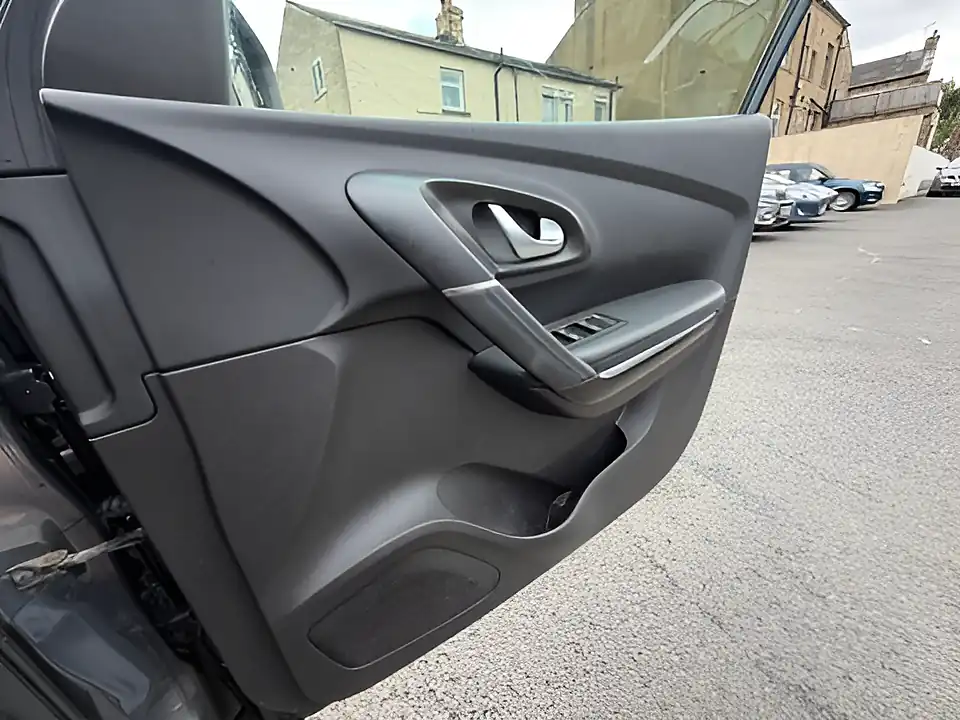 Used 2005 Renault Kadjar S Edition Grey - Interior and Exterior details 11
