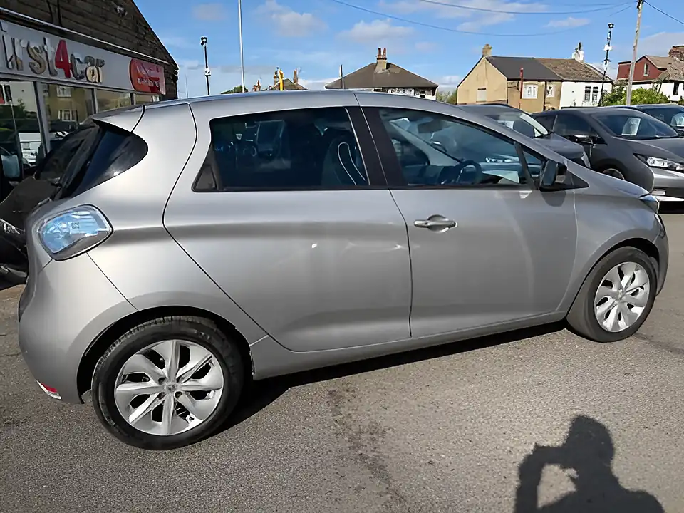 Used 2005 Renault Zoe Dynamique Intens Neptune Grey - Interior and Exterior details 4