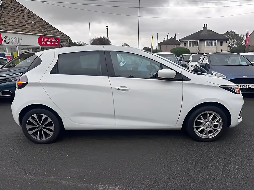 Used 2005 Renault Zoe GT Line Glacier White - Interior and Exterior details 4