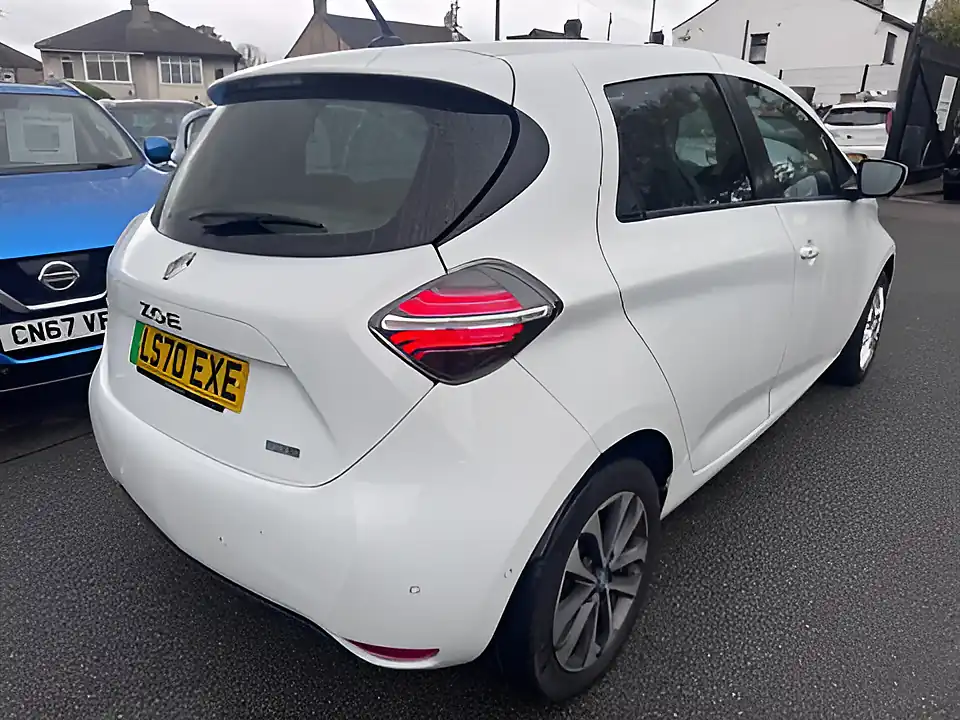 Used 2005 Renault Zoe GT Line Glacier White - Interior and Exterior details 5