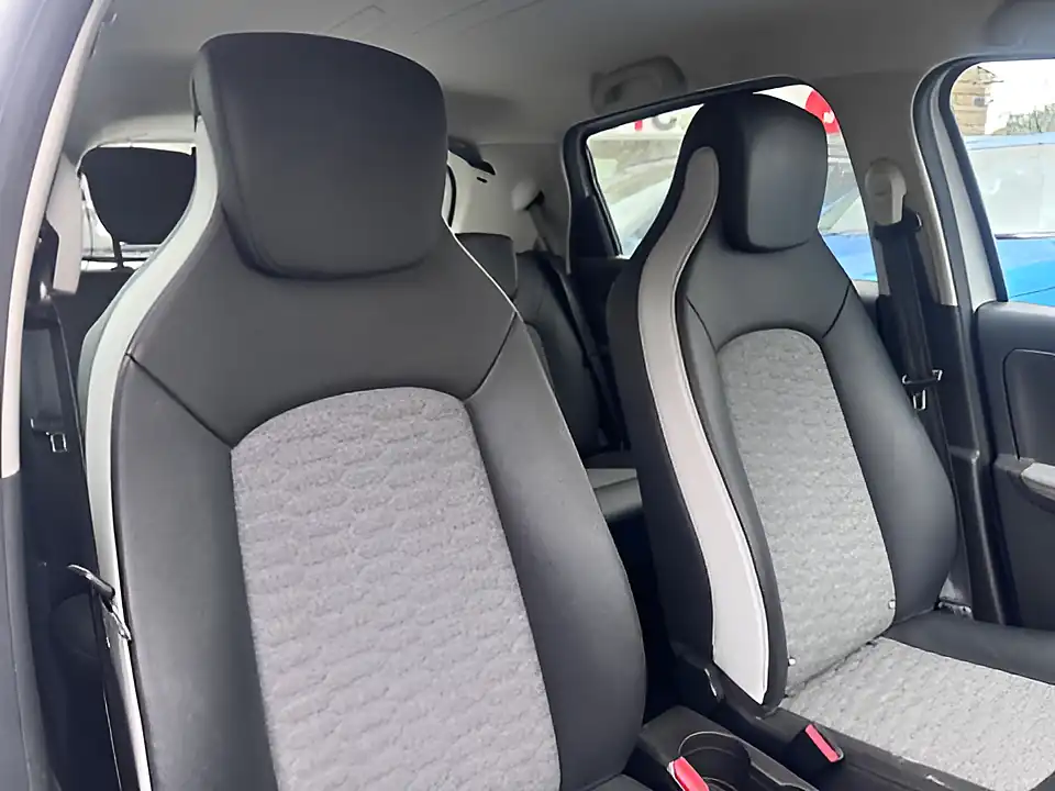 Used 2005 Renault Zoe GT Line Glacier White - Interior and Exterior details 6