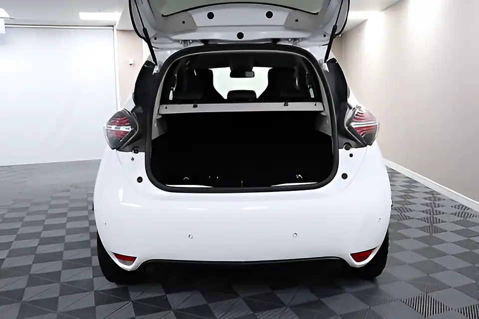 Used 2005 Renault Zoe Techno White - Interior and Exterior details 10