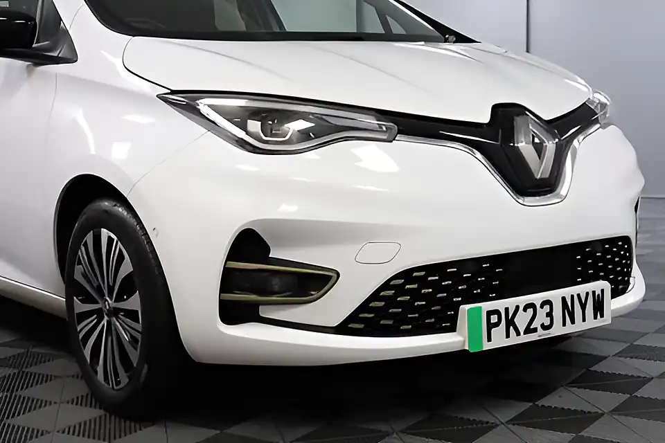 Used 2005 Renault Zoe Techno White - Interior and Exterior details 13
