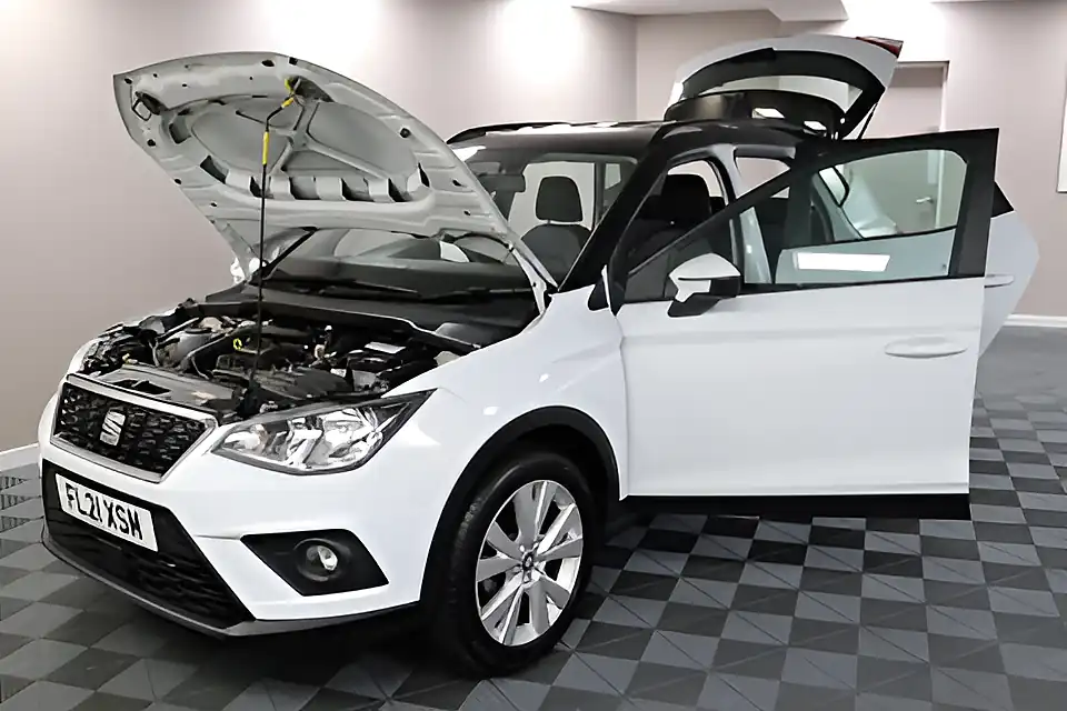 Used 2005 SEAT Arona Se Technology Nevada White - Interior and Exterior details 11