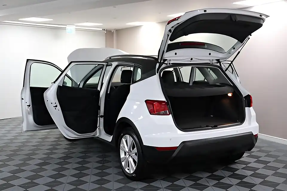 Used 2005 SEAT Arona Se Technology Nevada White - Interior and Exterior details 12