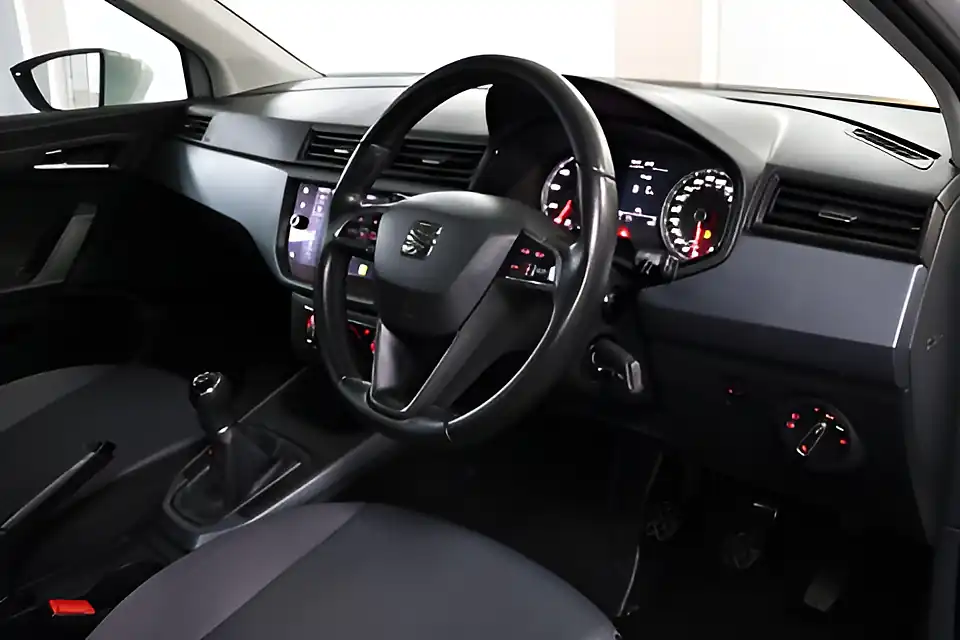 Used 2005 SEAT Arona Se Technology Nevada White - Interior and Exterior details 4