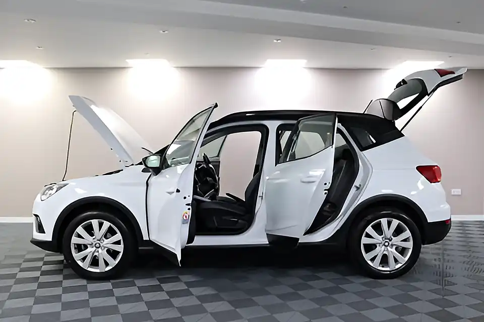 Used 2005 SEAT Arona Se Technology Nevada White - Interior and Exterior details 5