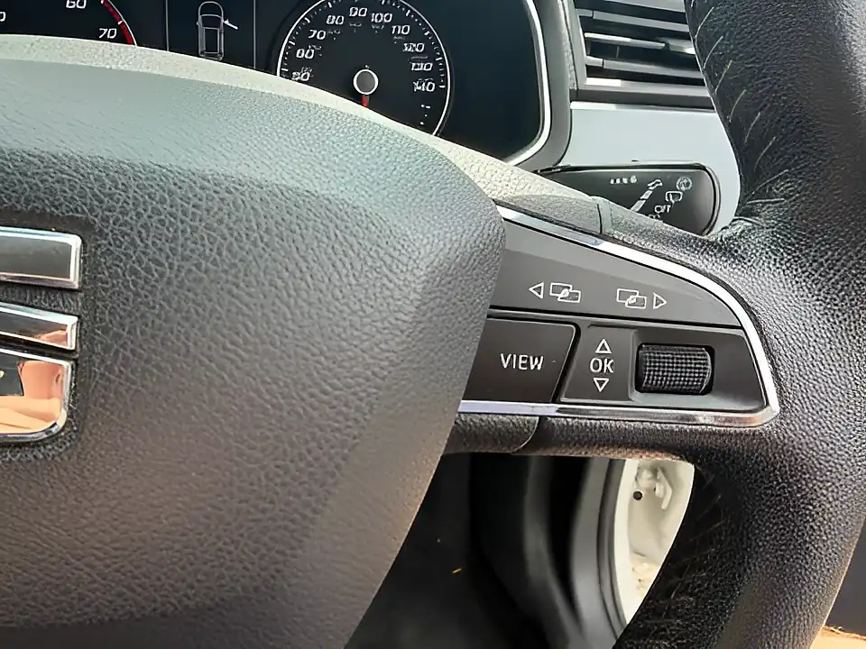 Used 2005 SEAT Arona Se Technology White - Interior and Exterior details 12