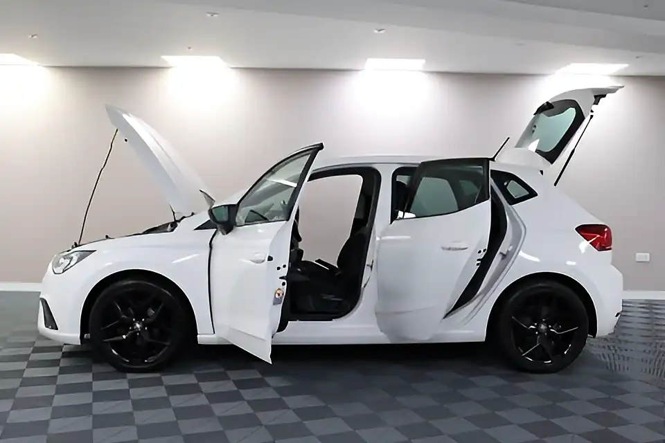 Used 2005 SEAT Ibiza Fr Nevada White - Interior and Exterior details 5