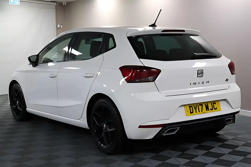 Used 2005 SEAT Ibiza Fr Nevada White - Interior and Exterior details 9