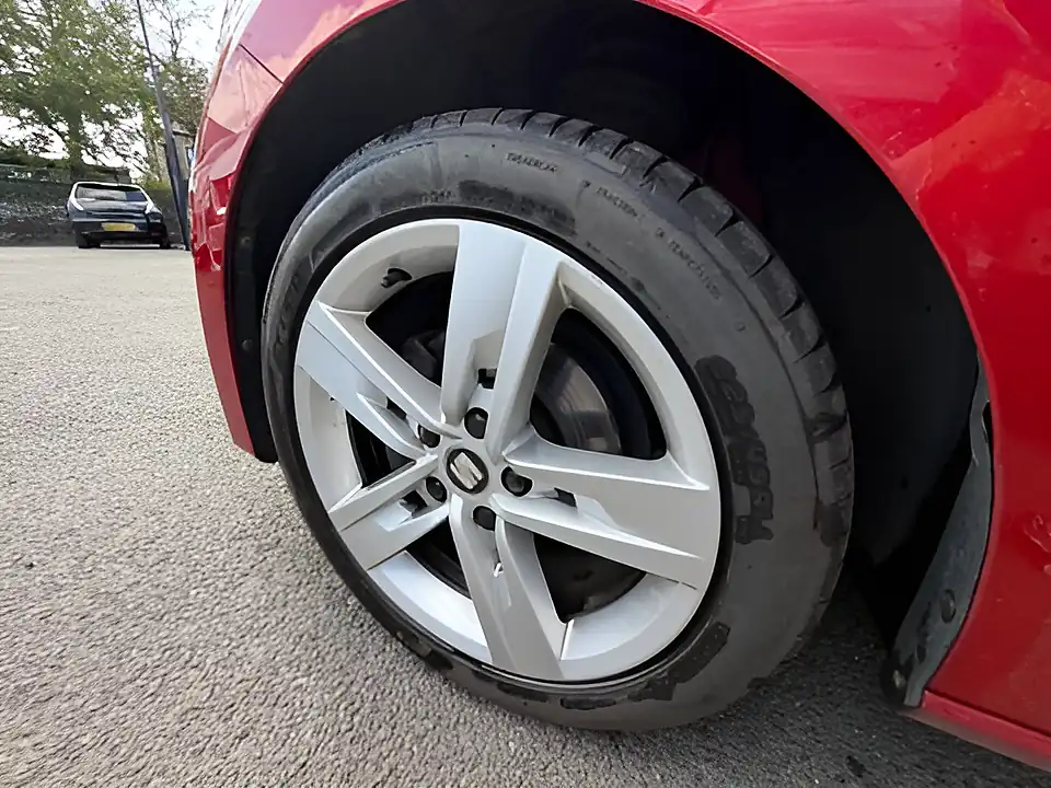 Used 2005 SEAT Leon Fr Red - Interior and Exterior details 12