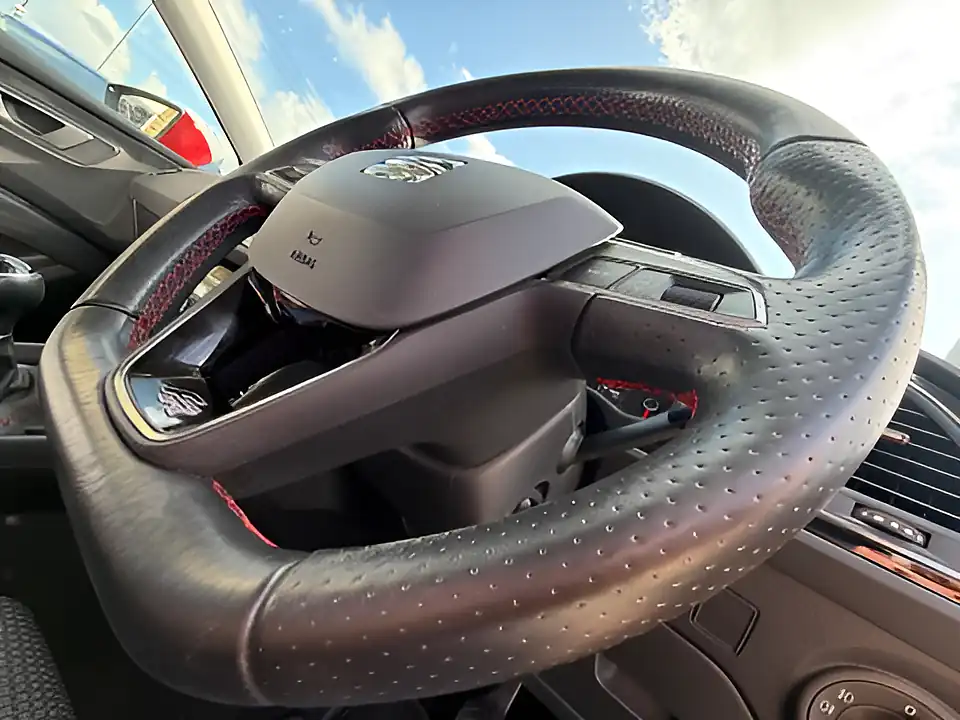 Used 2005 SEAT Leon Fr Red - Interior and Exterior details 13