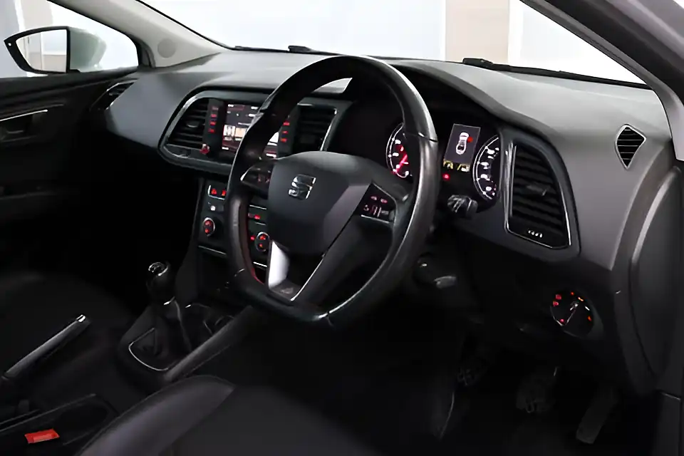 Used 2005 SEAT Leon Fr Technology Nevada White - Interior and Exterior details 4