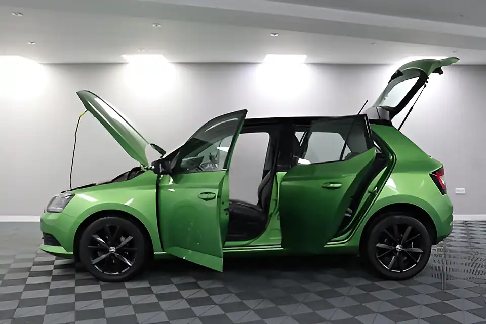 Used 2005 Skoda Fabia Colour Edition Green - Interior and Exterior details 12