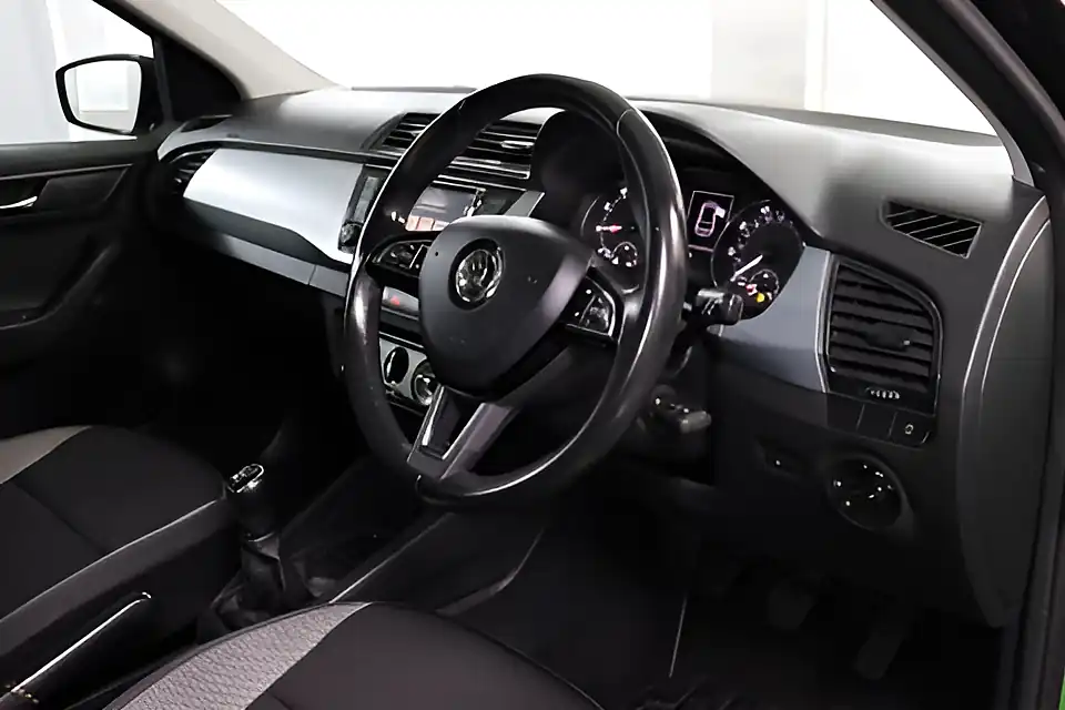 Used 2005 Skoda Fabia Colour Edition Green - Interior and Exterior details 17