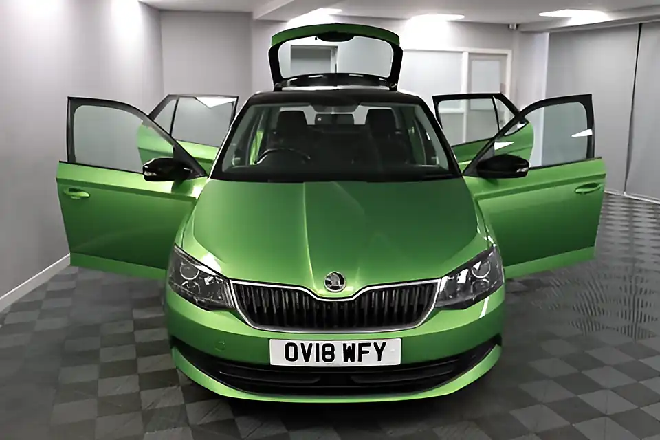 Used 2005 Skoda Fabia Colour Edition Green - Interior and Exterior details 8
