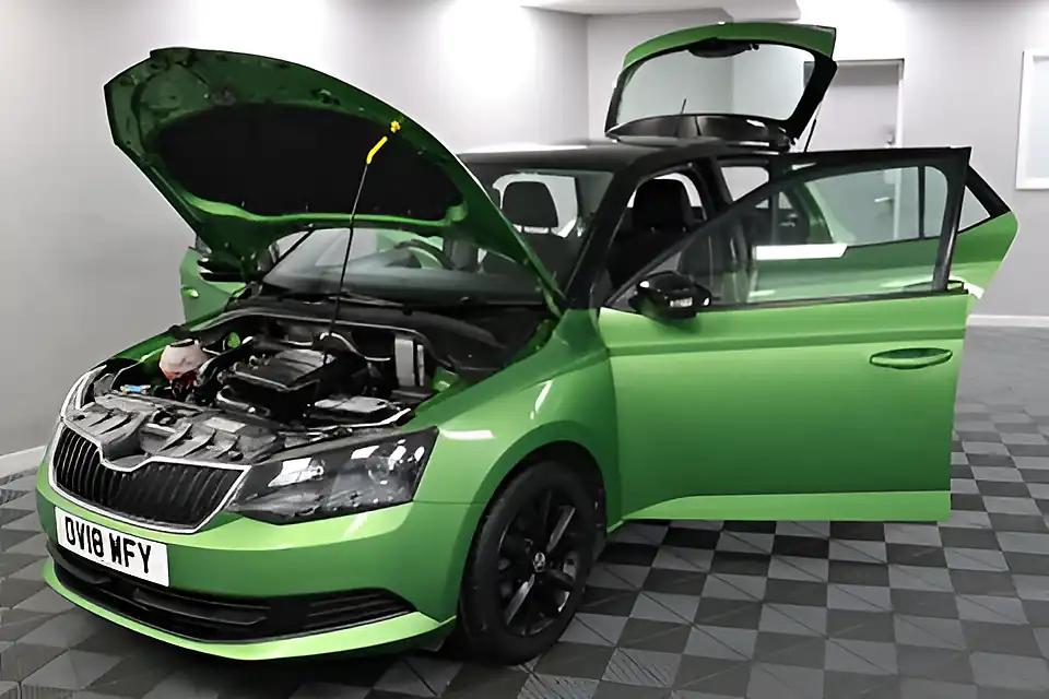 Used 2005 Skoda Fabia Colour Edition Green - Interior and Exterior details 9