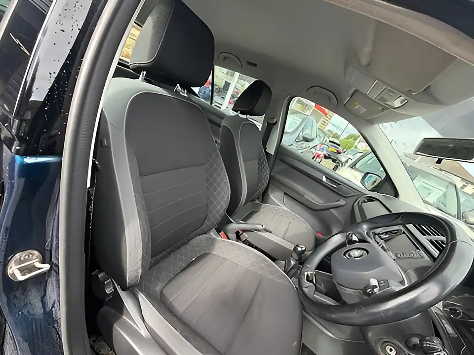 Used 2005 Skoda Fabia Se Blue - Interior and Exterior details 12