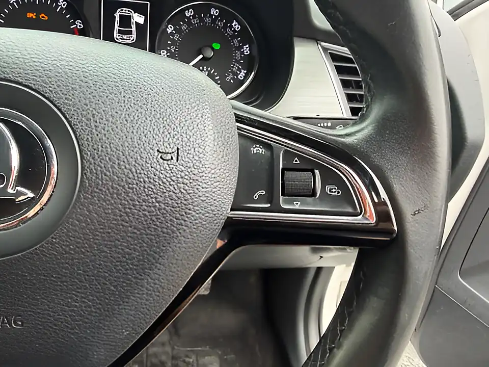 Used 2005 Skoda Fabia Se L White - Interior and Exterior details 11