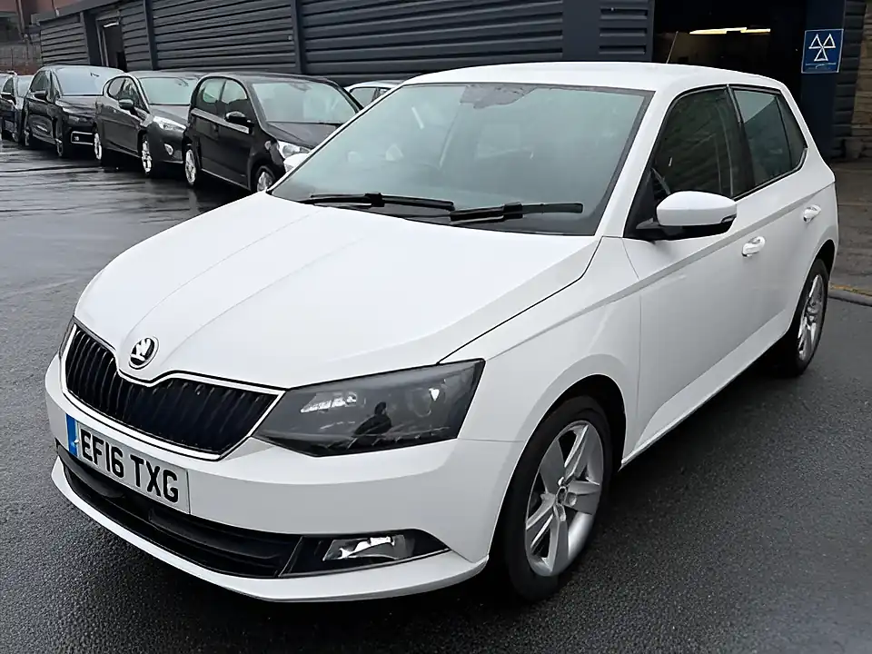 Used 2005 Skoda Fabia Se L White - Interior and Exterior details 3