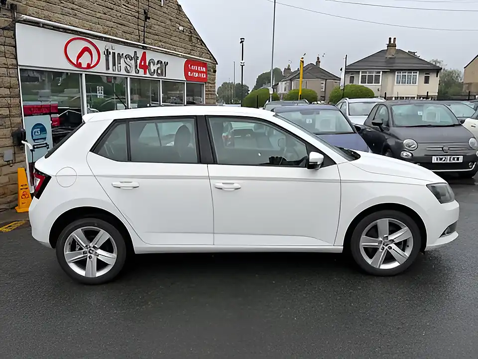 Used 2005 Skoda Fabia Se L White - Interior and Exterior details 4