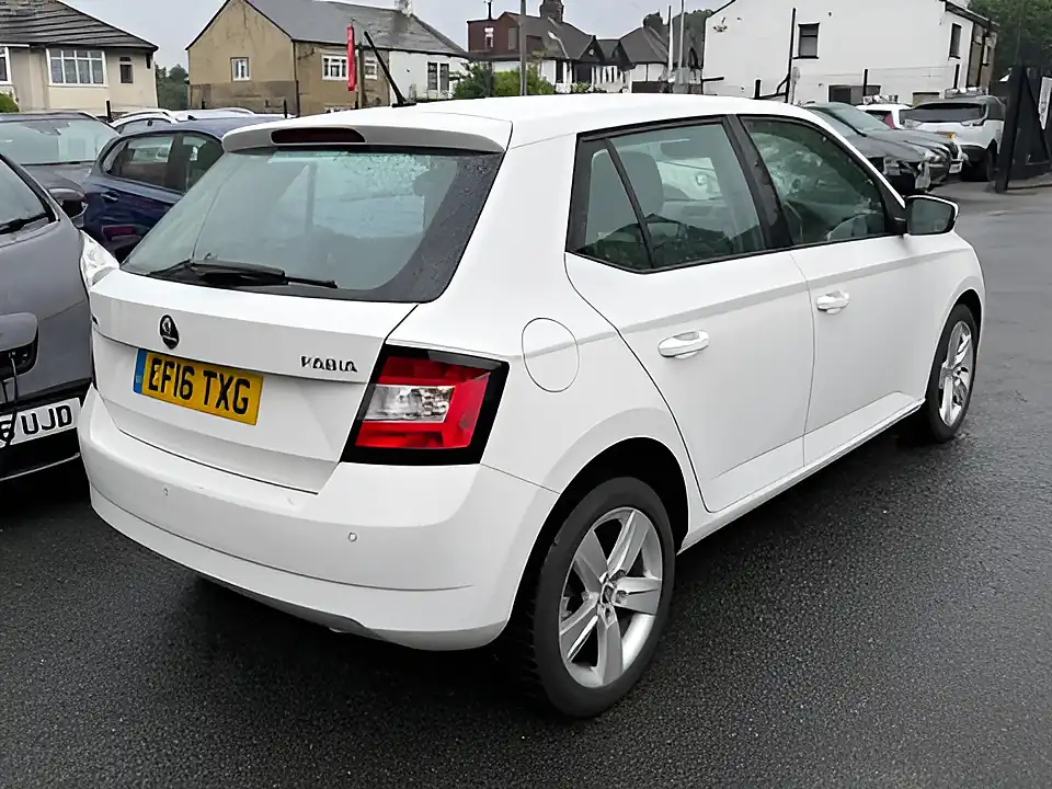 Used 2005 Skoda Fabia Se L White - Interior and Exterior details 7