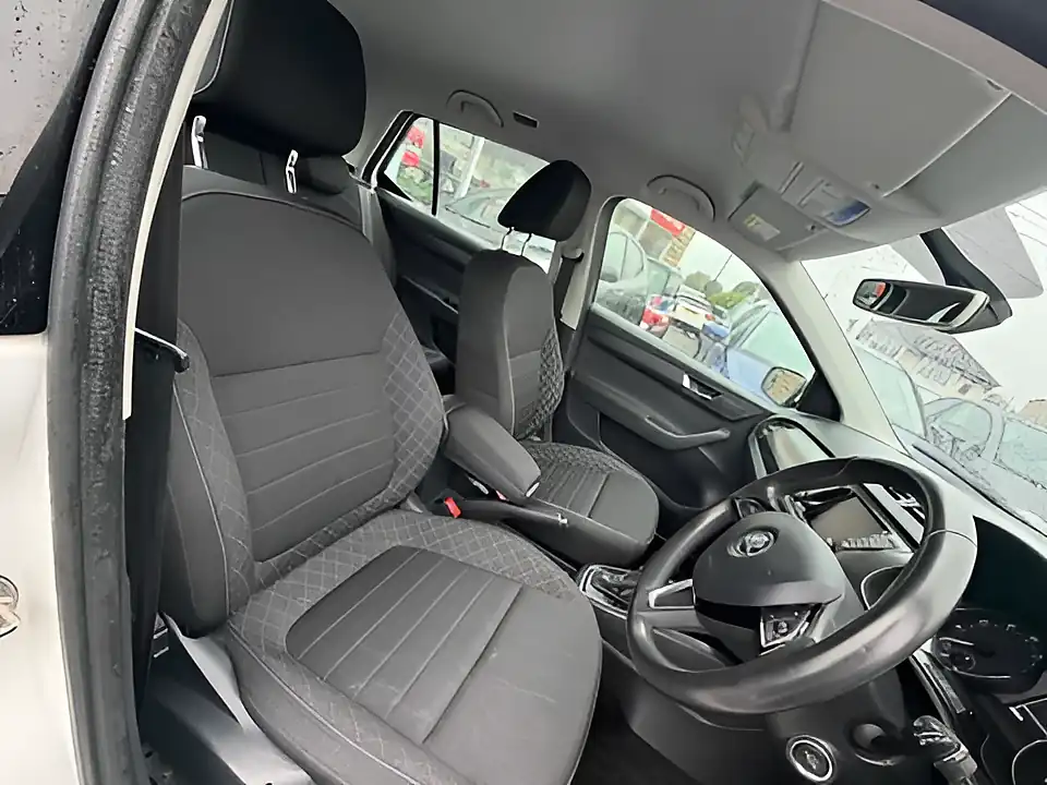 Used 2005 Skoda Fabia Se L White - Interior and Exterior details 8